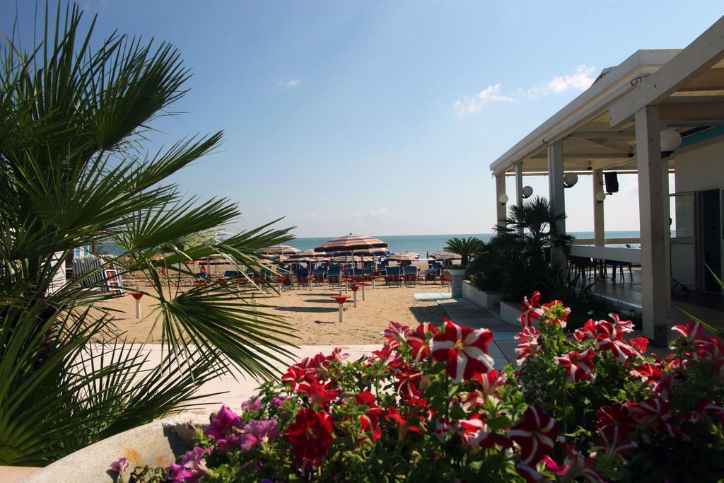 Bikini Hotel Вьесте Экстерьер фото